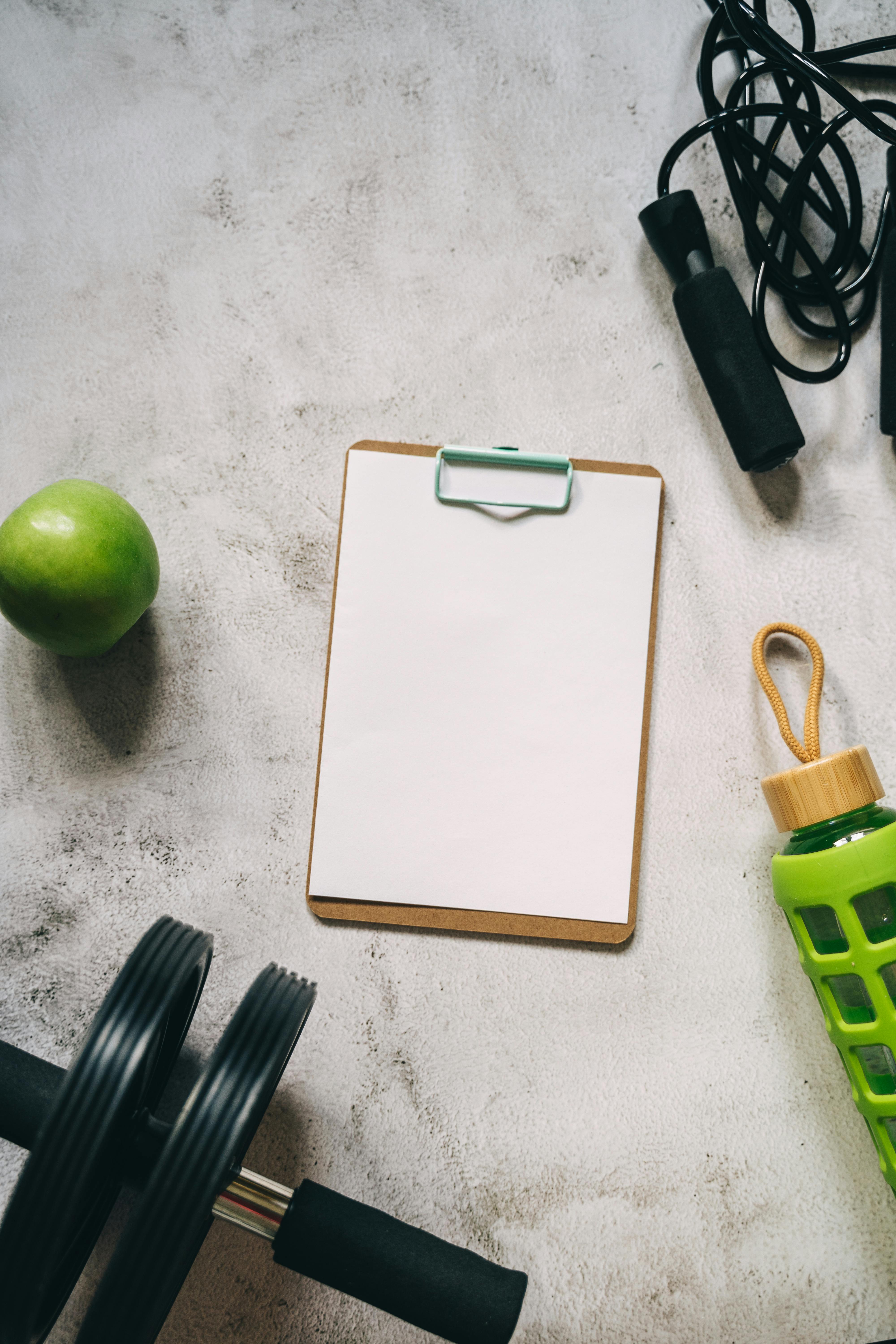 Fitness strava – kuracie mäso, ryža a zelenina pripravené na tanieri